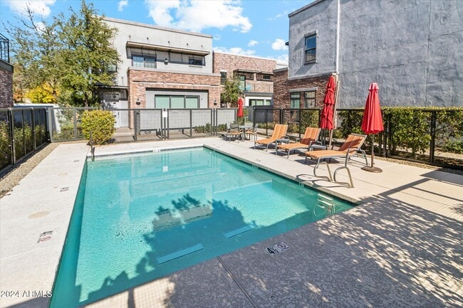 Building Photo - 240 W Missouri Ave