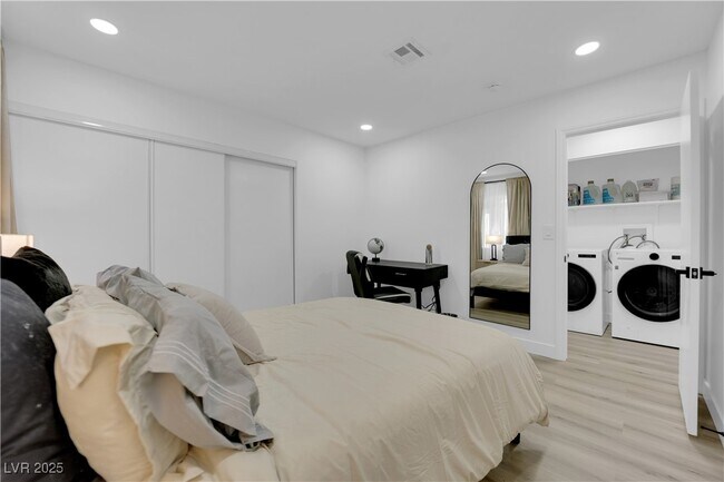 Building Photo - 1705 Battle Creek Cir
