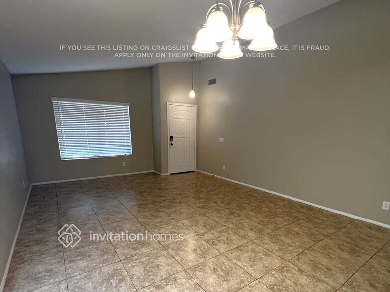 Building Photo - 15966 W Latham St