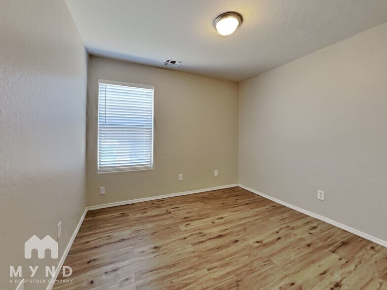 Building Photo - 7922 W Whyman Ave