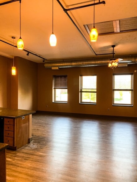 Building Photo - 116 N Santa Fe Ave