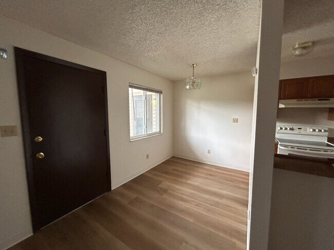Building Photo - 1705 Heatheridge Rd