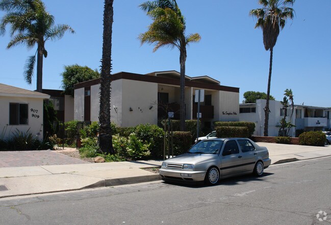 Primary Photo - 901 Sapphire St
