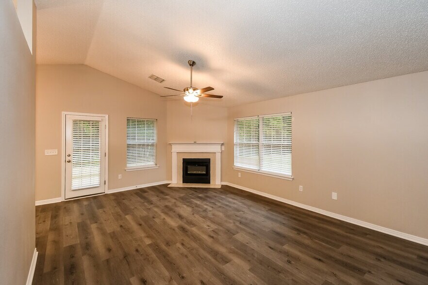 Building Photo - 7324 Ironside Dr W