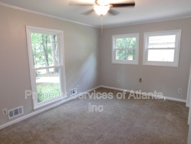 Building Photo - 4850 Lehigh Dr