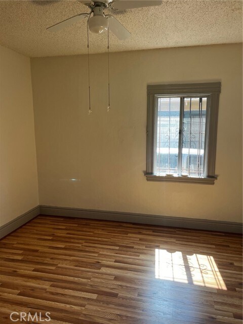 Building Photo - 181 W 42nd Pl