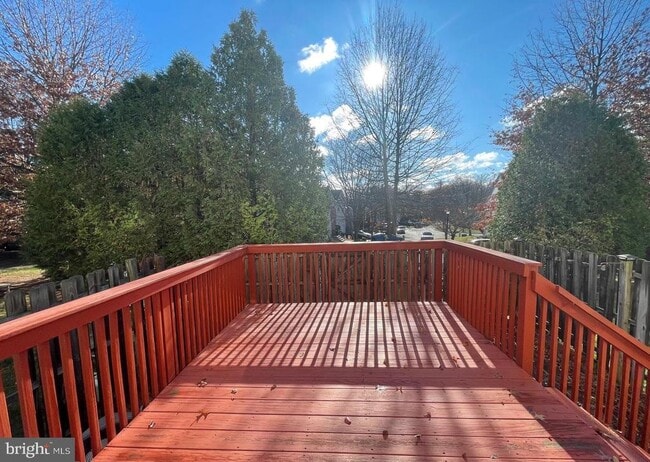Building Photo - 127 Tulip Ln