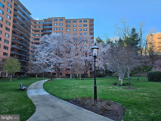 Building Photo - 4201 Cathedral Ave NW