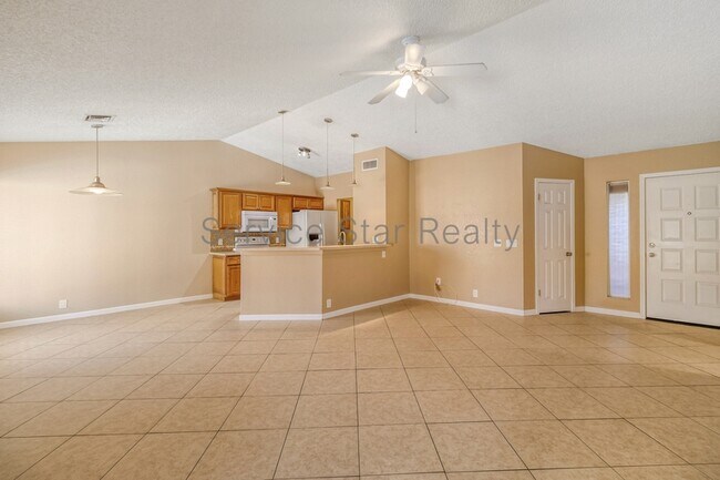 Building Photo - 10415 N 63rd Dr