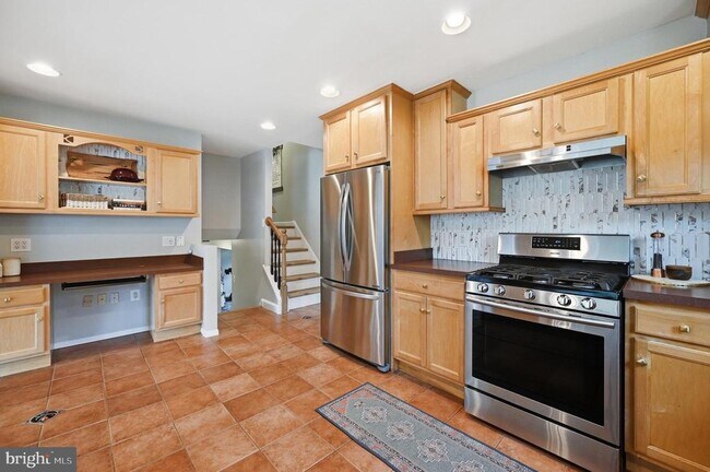 Building Photo - 6426 Carriage Dr