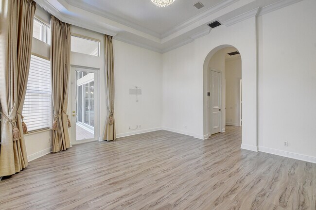 Building Photo - 6711 Royal Orchid Cir