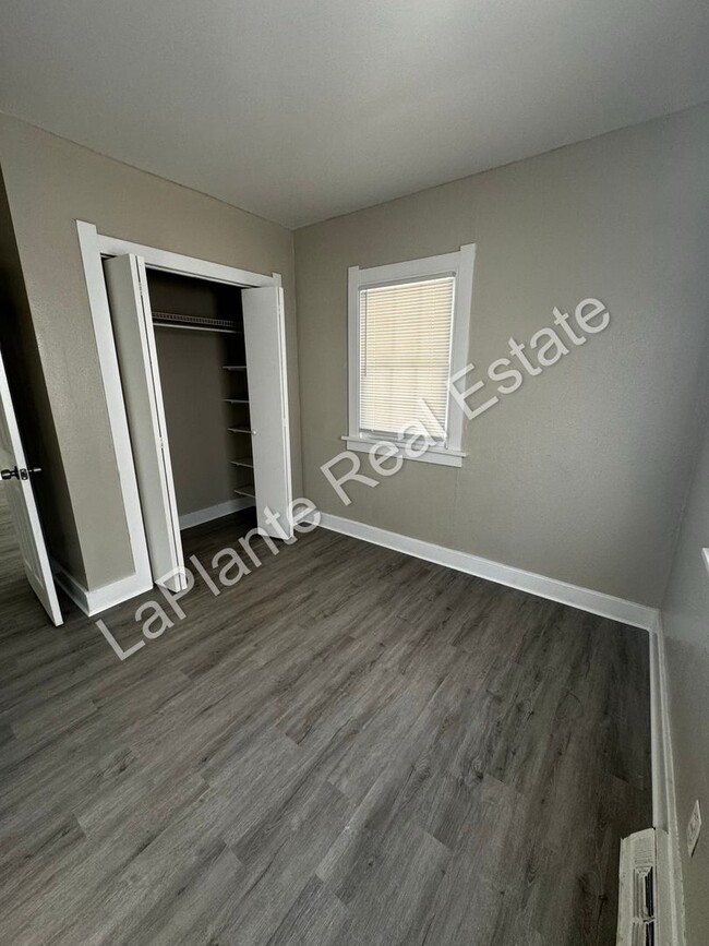 Building Photo - Spacious 3-Bedroom Home in Toledo – Ready ...