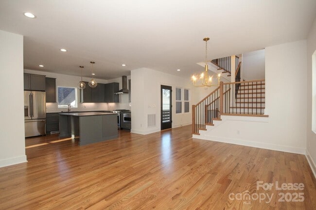 Building Photo - 1110 Greenleaf Ave