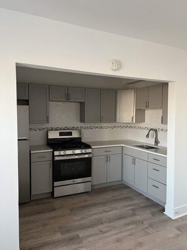 Kitchen - 641 W. Aldine