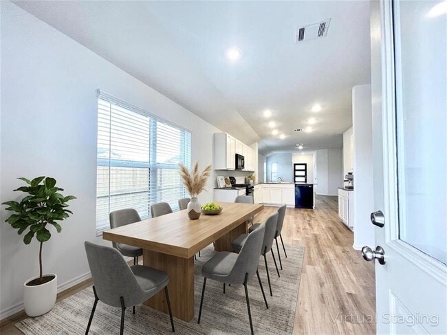 Building Photo - 305 Milliner Lp