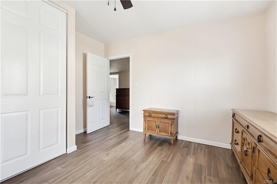 Building Photo - 1033 E 57th St