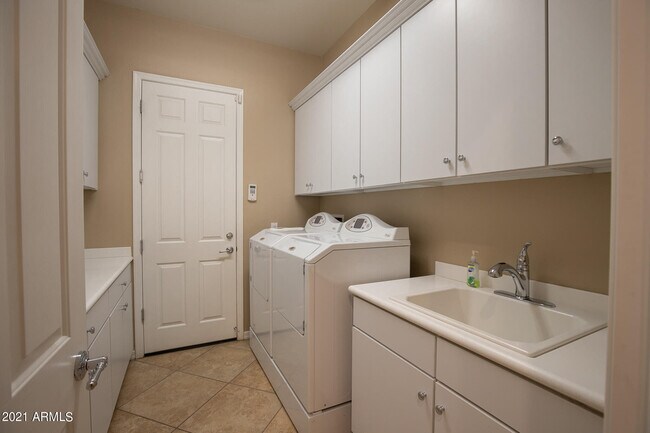Building Photo - 5528 W Alyssa Ln