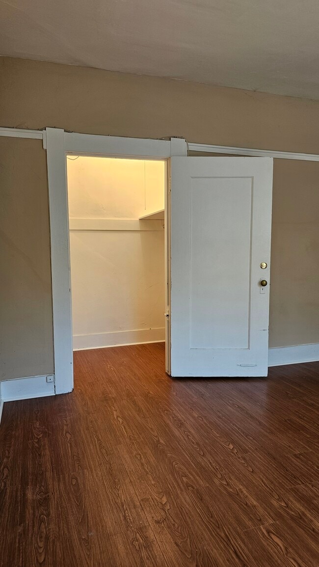 Building Photo - 325 E Saint James St