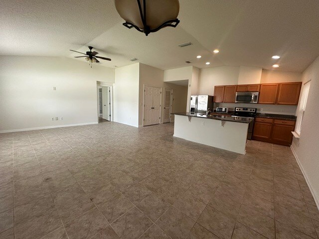 Building Photo - Spacious 4 Bedroom Home With Washer And Dryer Included