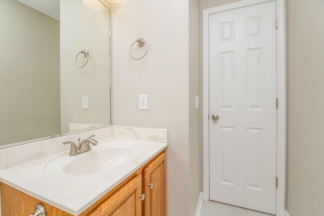 Building Photo - 2619 Danbury Cir