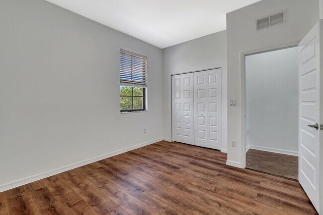 Building Photo - 972 NE 193rd Terrace