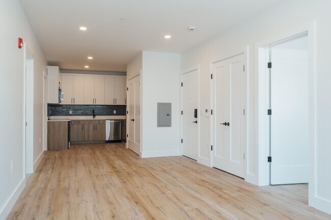 Building Photo - 67 Summer Ave