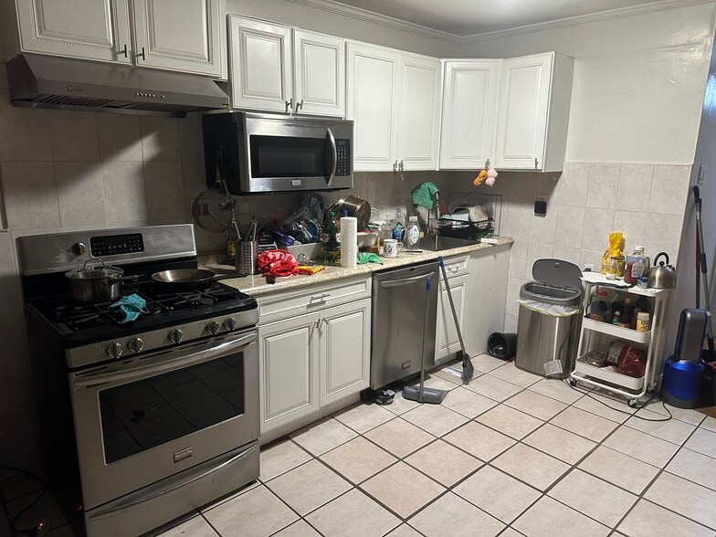 Kitchen - 2370 Brigham St