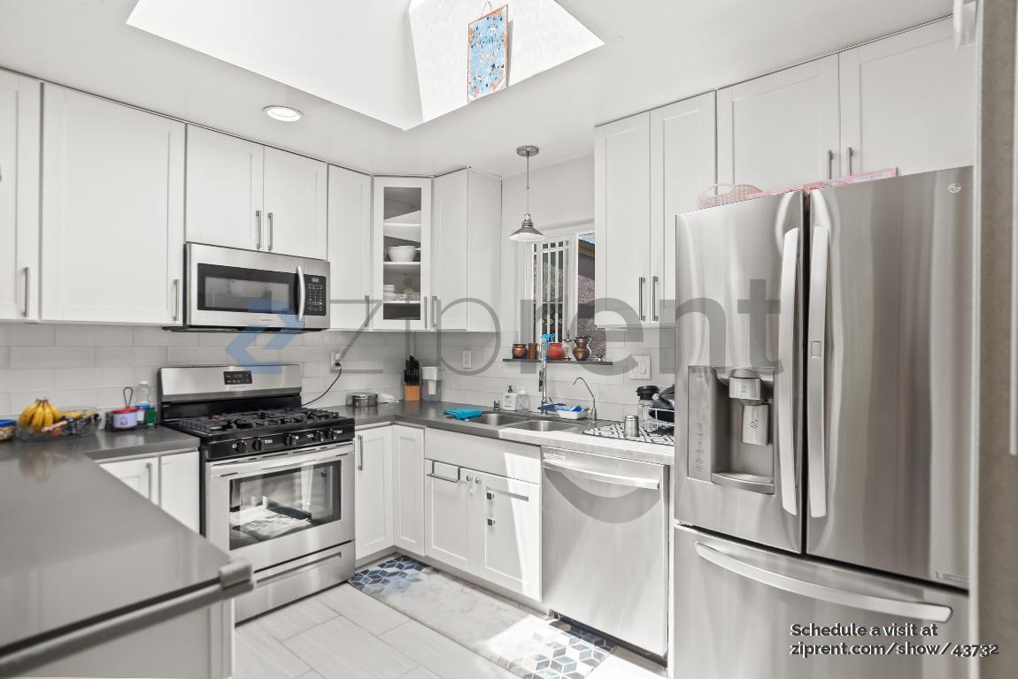 Building Photo - 5947 Southmont Ct