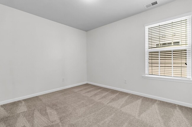 Building Photo - Meticulous 3 Bedroom Home in Lindera Prese...