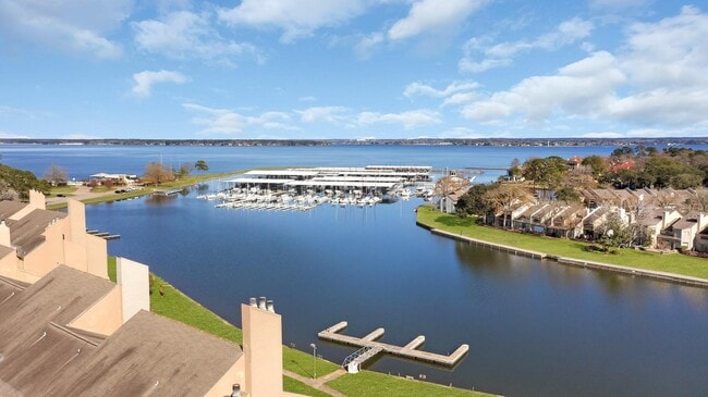 Building Photo - 12600 Melville Dr