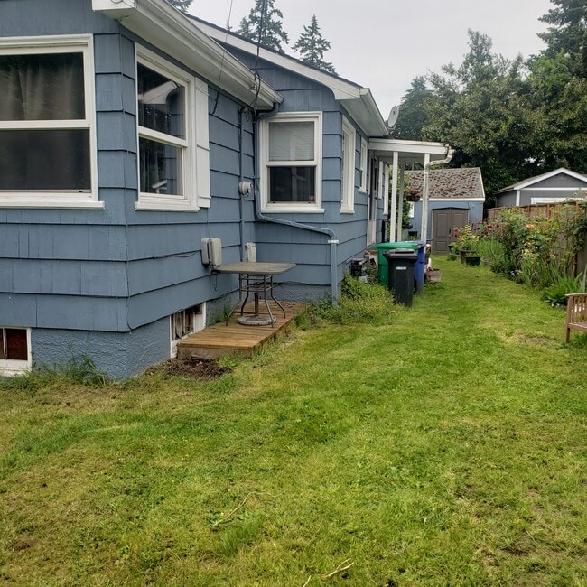 Building Photo - 9221 NE Skidmore St