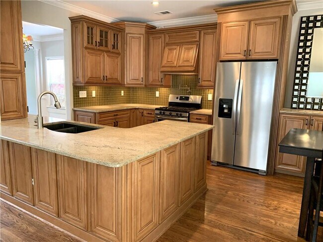 Building Photo - 2020 Chelton Way SE