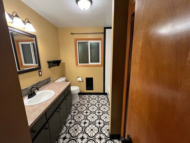 Building Photo - 5408 NE 49th St