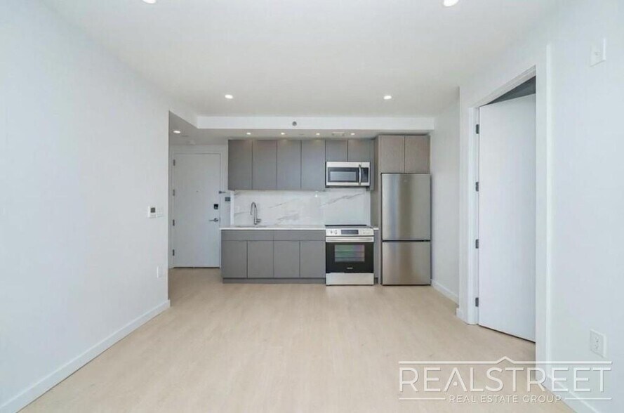 Building Photo - Bedford Avenue