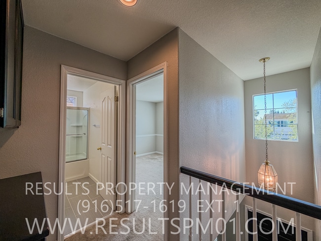 Building Photo - Lovely 4 Bedroom Home in Great Neighborhood