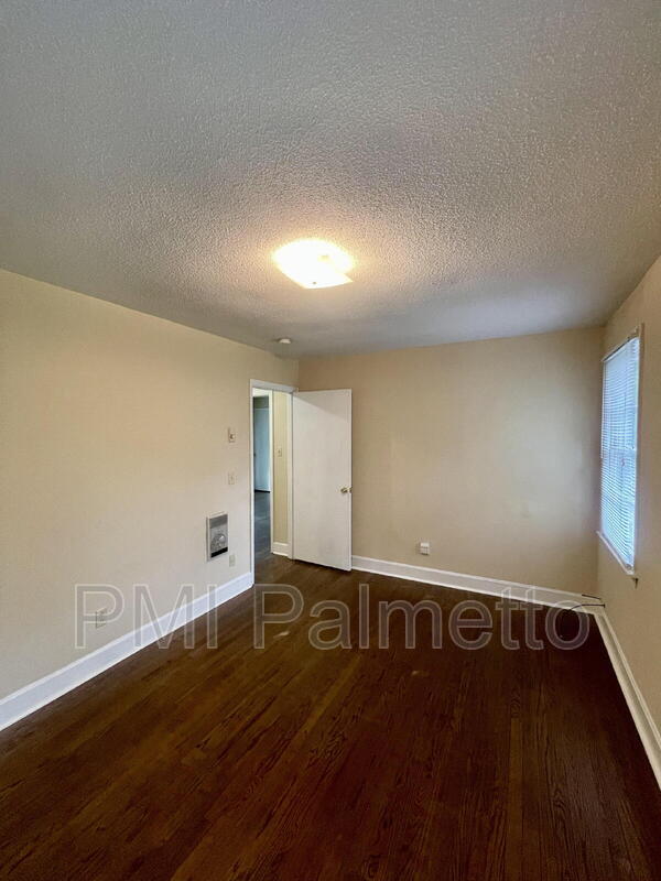 Building Photo - 3209 Wilmot Ave