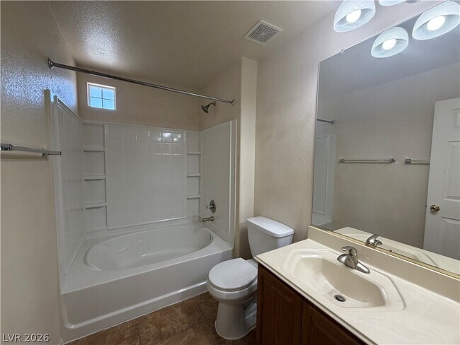 Building Photo - 2307 Summer Home St