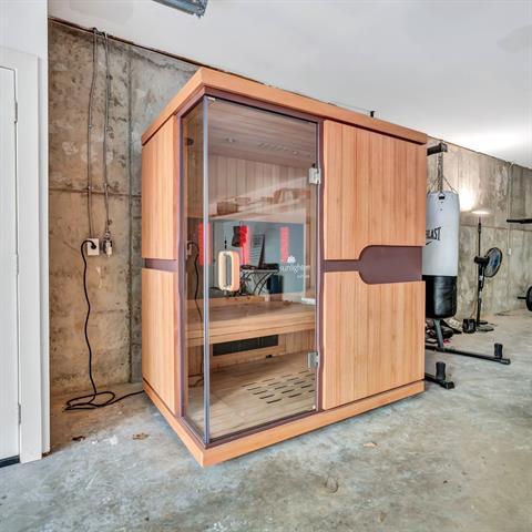 Building Photo - 8635 San Leandro Dr