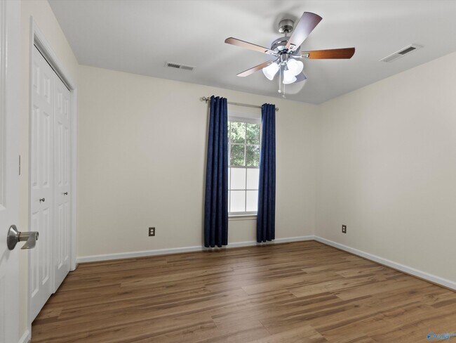 Building Photo - 826 Eldorado Ave SE