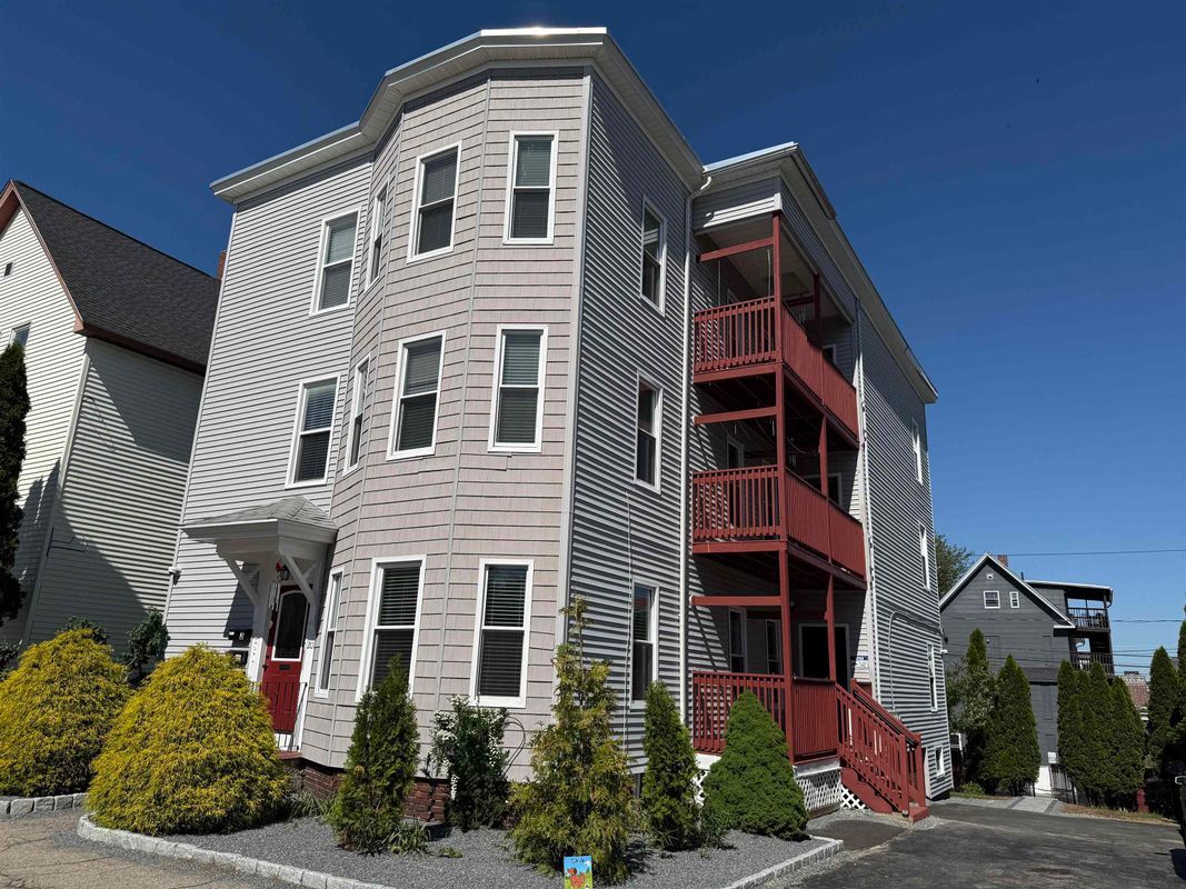 Building Photo - 201 Cartier St