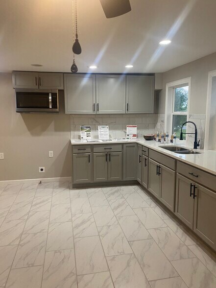 Building Photo - 403 Palomino Ct