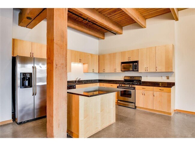 Building Photo - 404 N Washington Ave