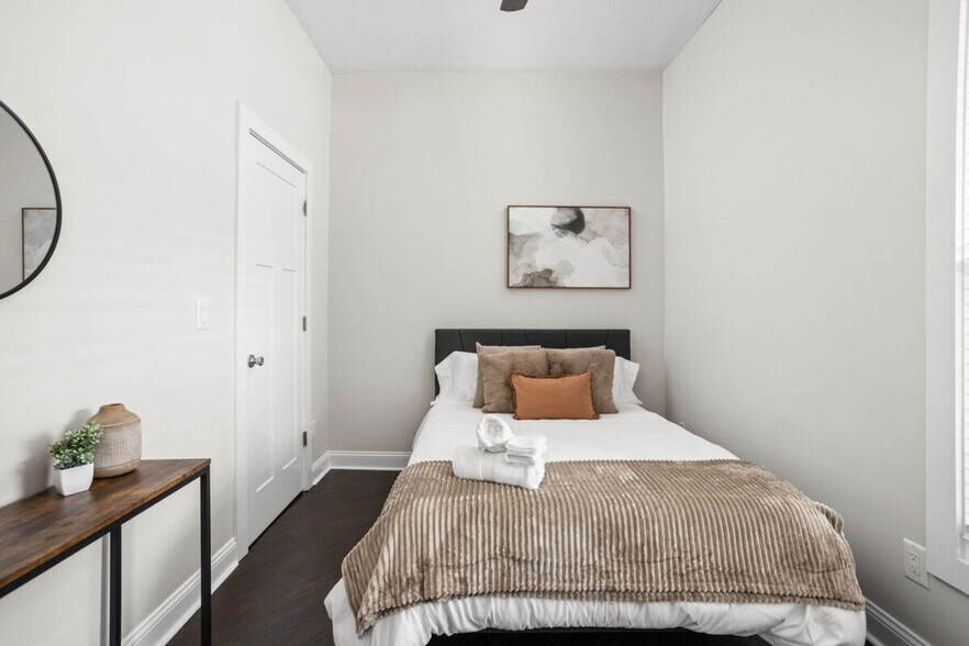 Building Photo - 341 Parkway Ave