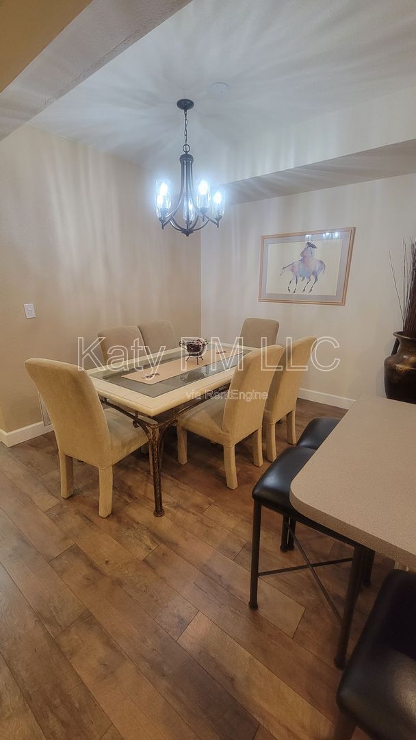 Building Photo - 9708 E Vía Linda