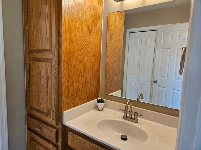 Building Photo - 2947 Sylvan Way