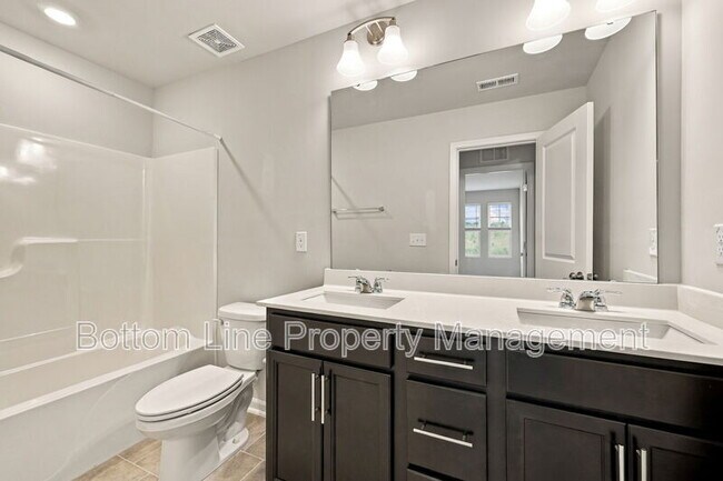 Building Photo - 5000 Arkose Dr