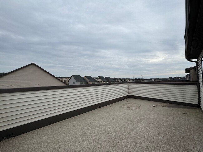 Building Photo - Stunning 4 Level 4 Bed 3/2 Bath Home With Balcony And Deck In Westmoore At Moorefield