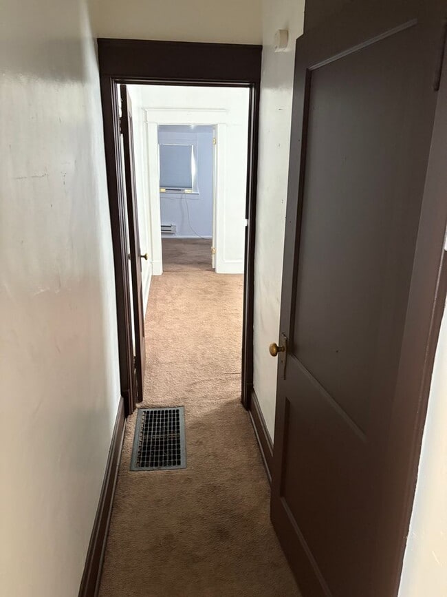 Building Photo - Great 2 Bedroom Available- $1,100