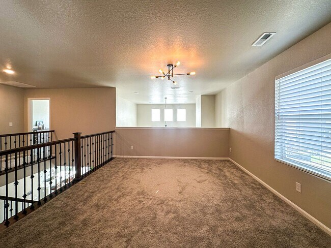 Building Photo - Almost Brand New Meadowlark 4bd 3.5ba home