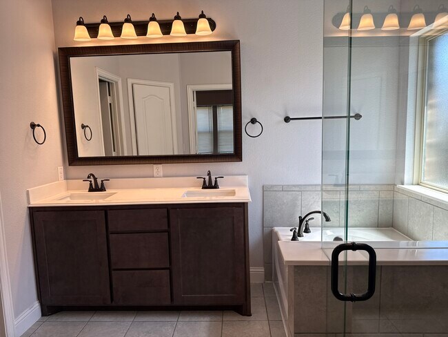 Building Photo - 1332 Fox Gln Trl